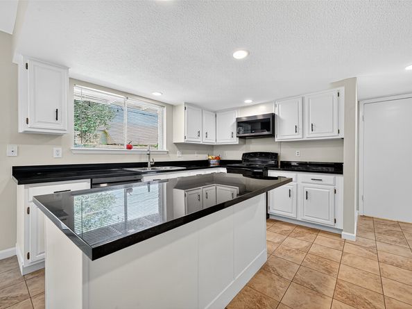 813 Lakeview Drive, Sugar Land TX 77498