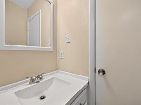 813 Lakeview Drive, Sugar Land TX 77498