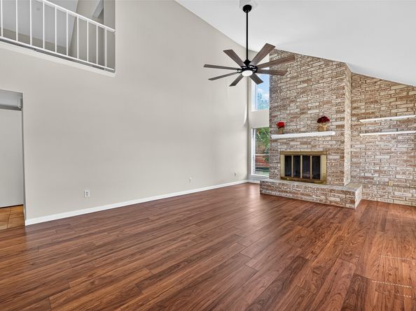 813 Lakeview Drive, Sugar Land TX 77498