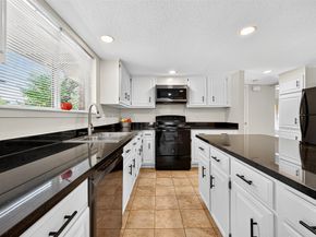 813 Lakeview Drive, Sugar Land TX 77498