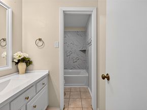 813 Lakeview Drive, Sugar Land TX 77498