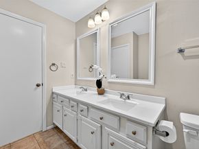 813 Lakeview Drive, Sugar Land TX 77498