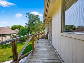 813 Lakeview Drive, Sugar Land TX 77498