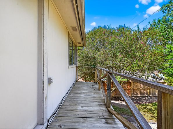 813 Lakeview Drive, Sugar Land TX 77498