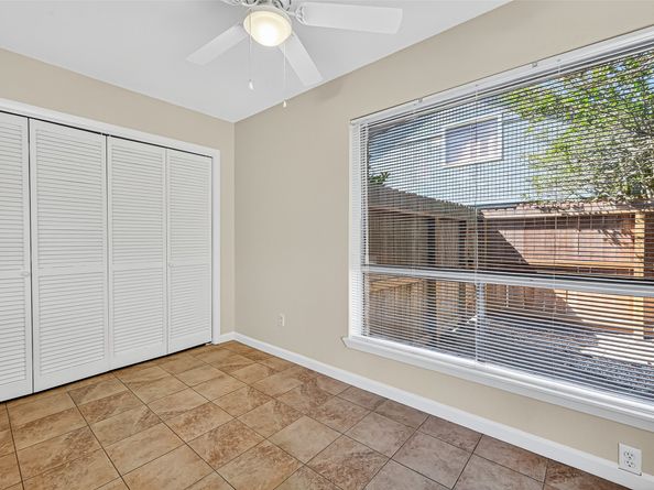 813 Lakeview Drive, Sugar Land TX 77498