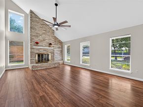 813 Lakeview Drive, Sugar Land TX 77498