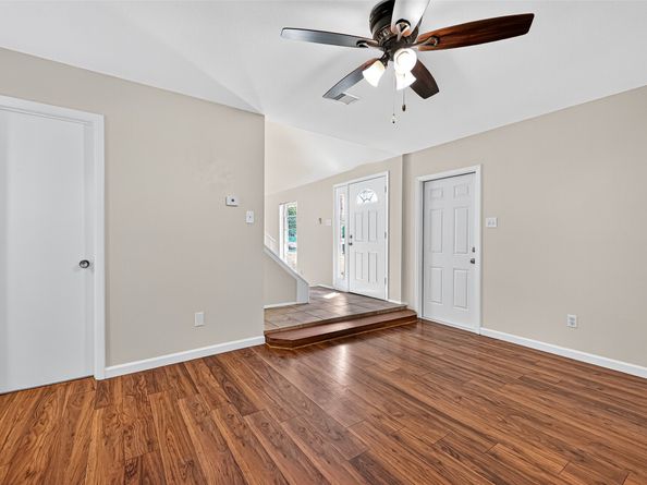 813 Lakeview Drive, Sugar Land TX 77498