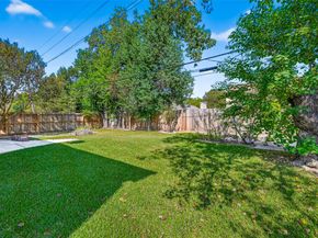 813 Lakeview Drive, Sugar Land TX 77498