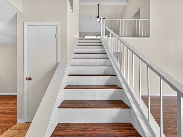 813 Lakeview Drive, Sugar Land TX 77498