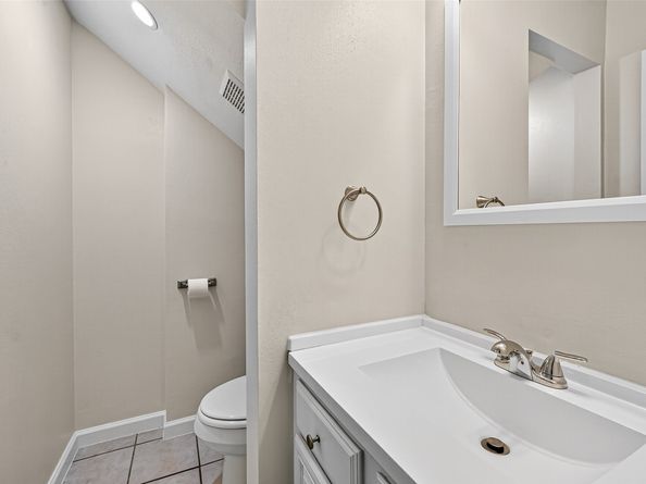 813 Lakeview Drive, Sugar Land TX 77498