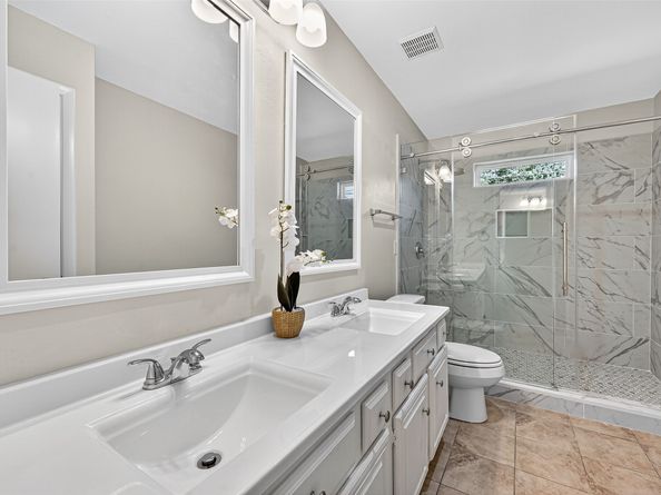 813 Lakeview Drive, Sugar Land TX 77498