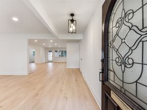 5946 Valkeith Drive, Houston TX 77096