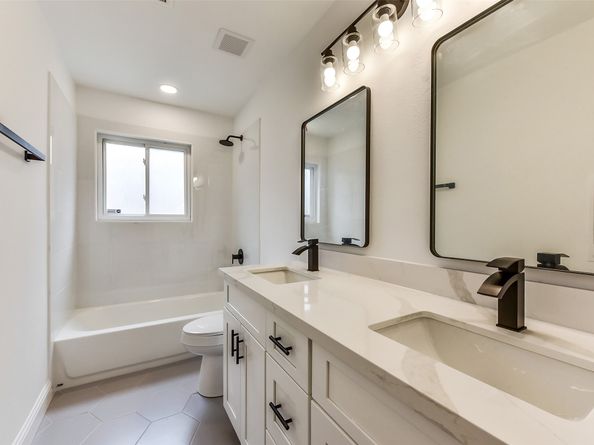 5946 Valkeith Drive, Houston TX 77096