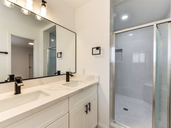 5946 Valkeith Drive, Houston TX 77096