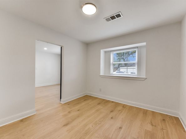 5946 Valkeith Drive, Houston TX 77096