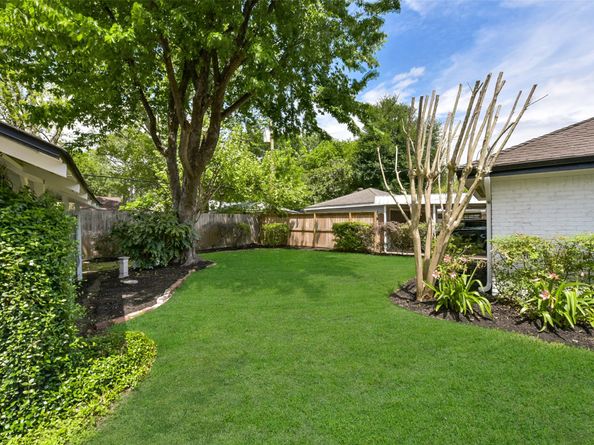 5946 Valkeith Drive, Houston TX 77096