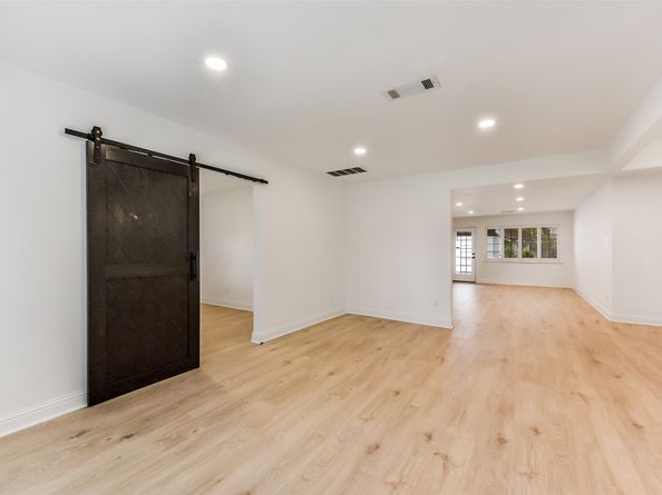 5946 Valkeith Drive, Houston TX 77096