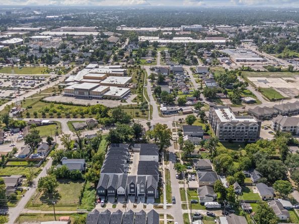 4325 Arlington Street, Houston TX 77022