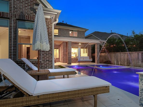 66 W Sawyer Ridge Drive, The Woodlands TX 77389