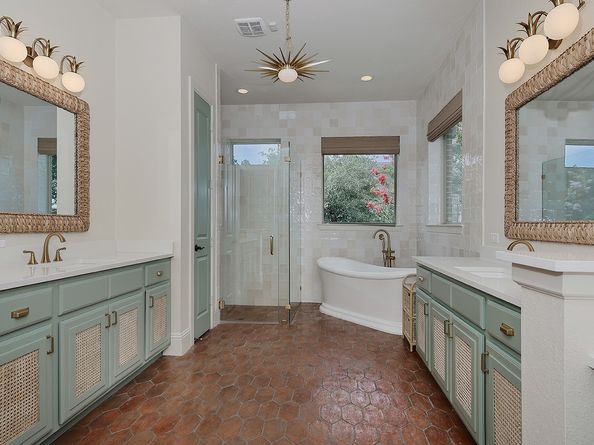 66 W Sawyer Ridge Drive, The Woodlands TX 77389