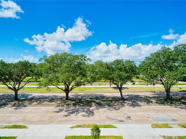 5734 N Braeswood Boulevard, Houston TX 77096