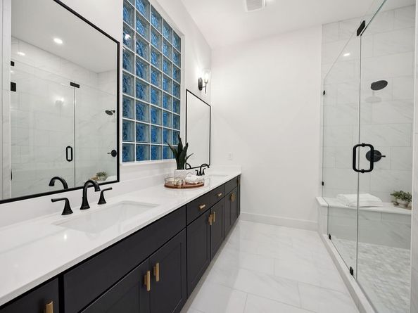 2125C Hoskins Drive, Houston TX 77080