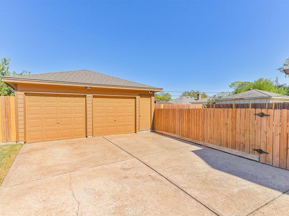 9314 Roos Road, Houston TX 77036