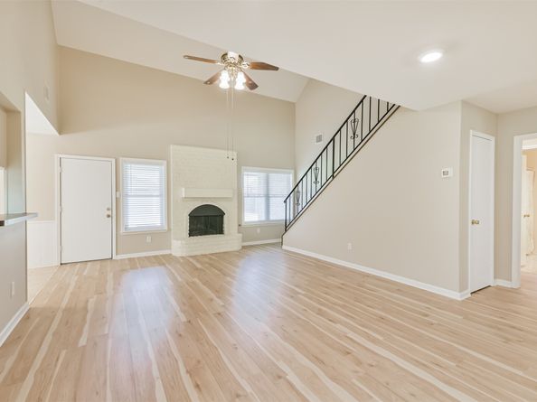 9314 Roos Road, Houston TX 77036