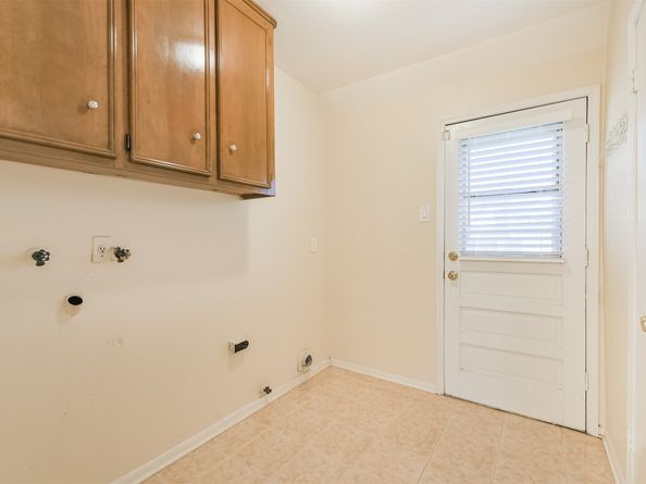 9314 Roos Road, Houston TX 77036