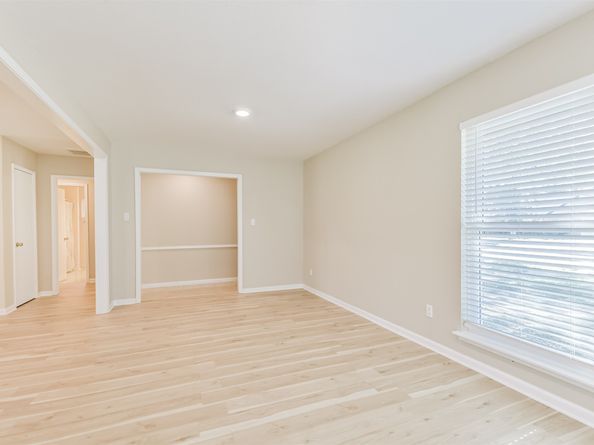 9314 Roos Road, Houston TX 77036