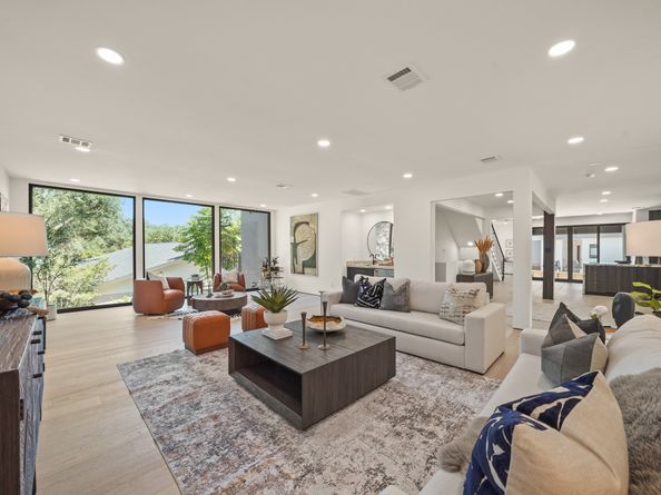 5207 Braesheather Drive, Houston TX 77096