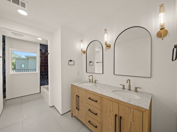 5207 Braesheather Drive, Houston TX 77096