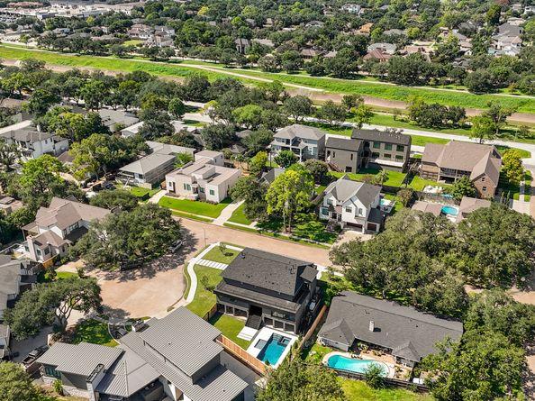 5207 Braesheather Drive, Houston TX 77096