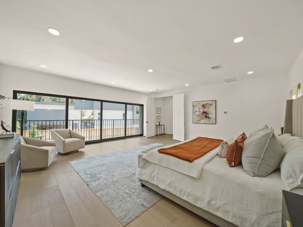 5207 Braesheather Drive, Houston TX 77096