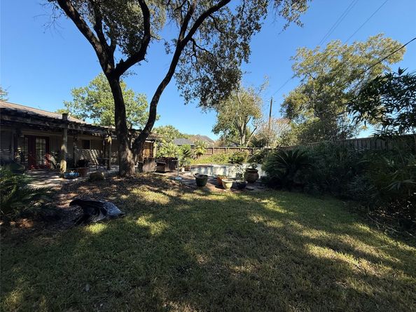 11127 Cedarhurst Drive, Houston TX 77096