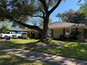 11127 Cedarhurst Drive, Houston TX 77096