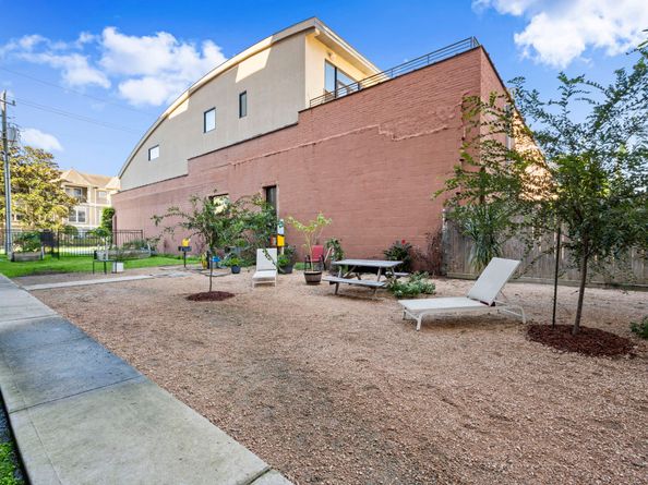 1900 Genesee Street 302, Houston TX 77006