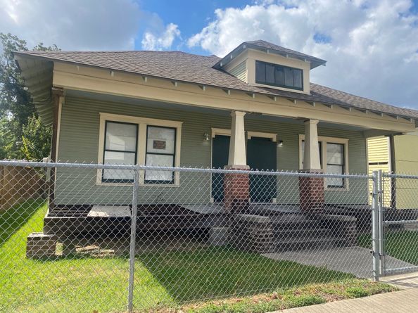 2005 Fulton Street, Houston TX 77009