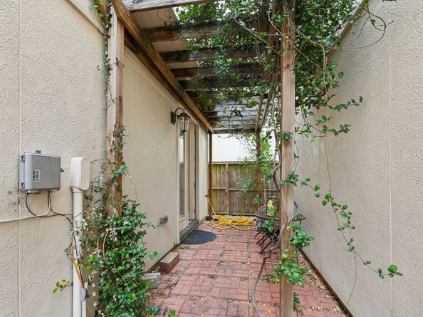 5636 Kiam Street B, Houston TX 77007