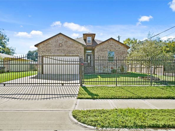 5602 Belmark Street, Houston TX 77033