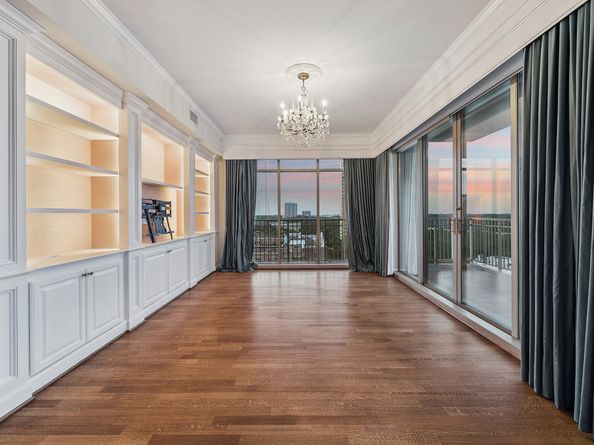 1100 Uptown Park Boulevard 102, Houston TX 77056