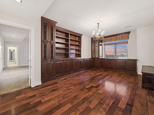 1100 Uptown Park Boulevard 102, Houston TX 77056