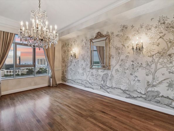 1100 Uptown Park Boulevard 102, Houston TX 77056