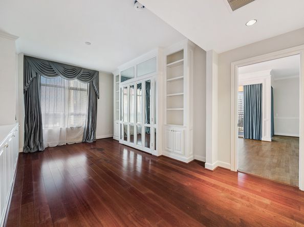 1100 Uptown Park Boulevard 102, Houston TX 77056