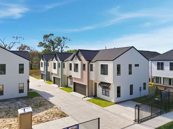 9417 Montridge Drive B, Houston TX 77080