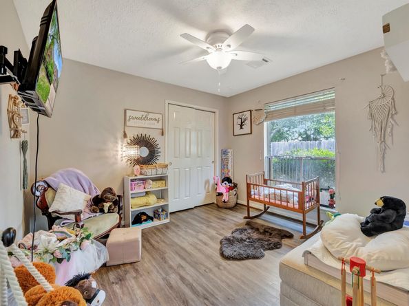 2806 Village Dale, Houston TX 77059