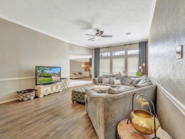 2806 Village Dale, Houston TX 77059