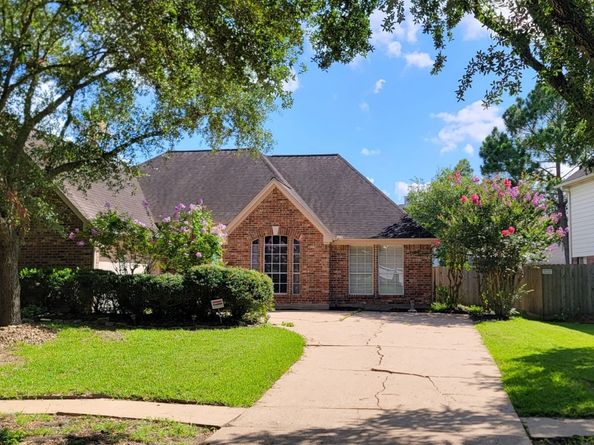 2806 Village Dale, Houston TX 77059