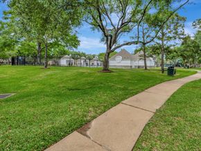 2806 Village Dale, Houston TX 77059