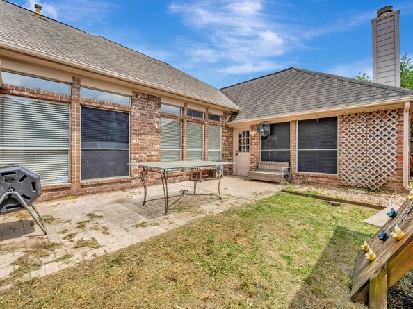 2806 Village Dale, Houston TX 77059